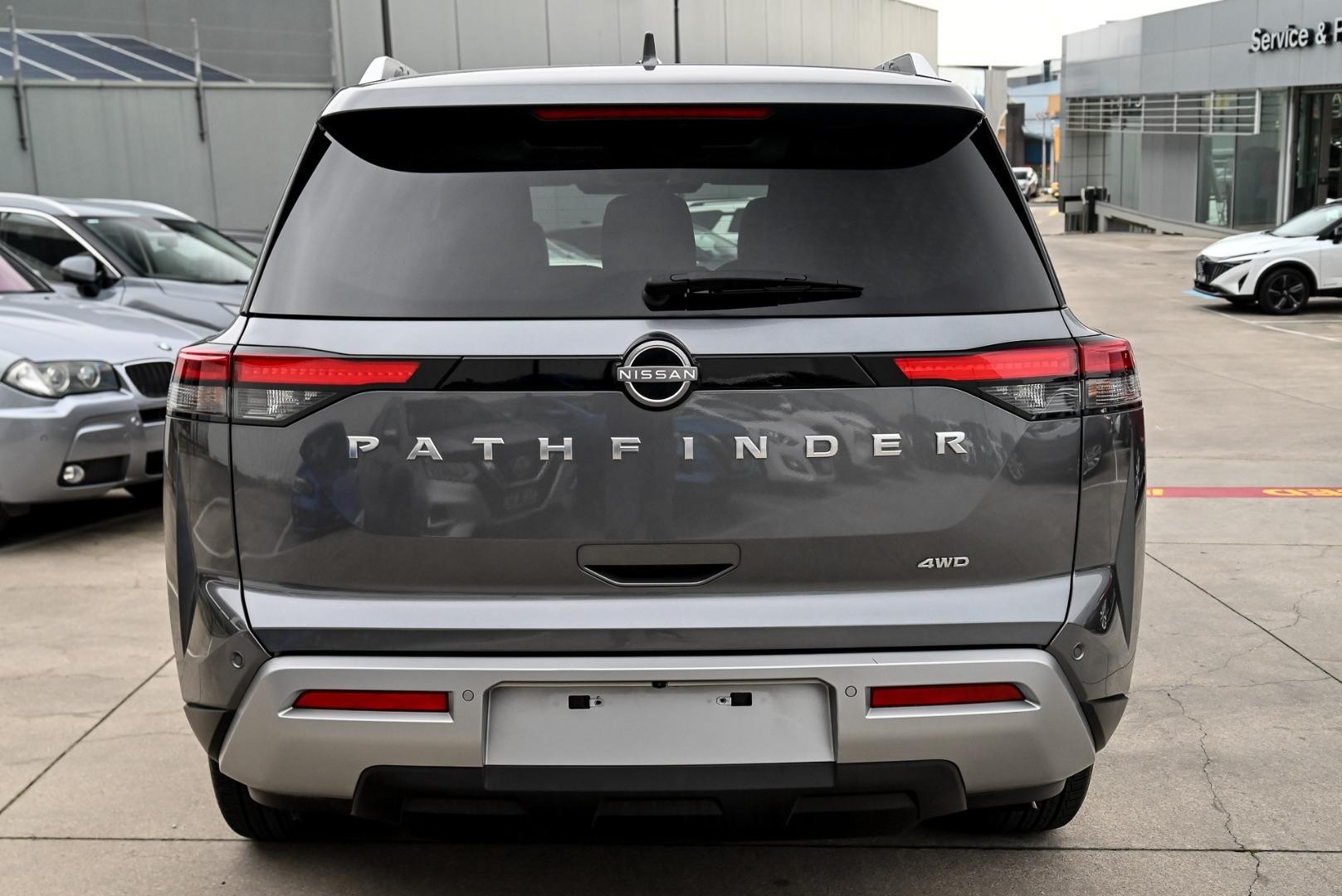 Nissan Pathfinder image 4