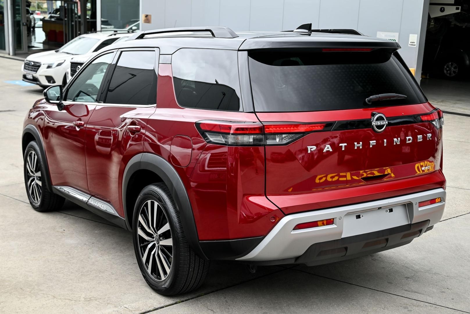 Nissan Pathfinder image 3