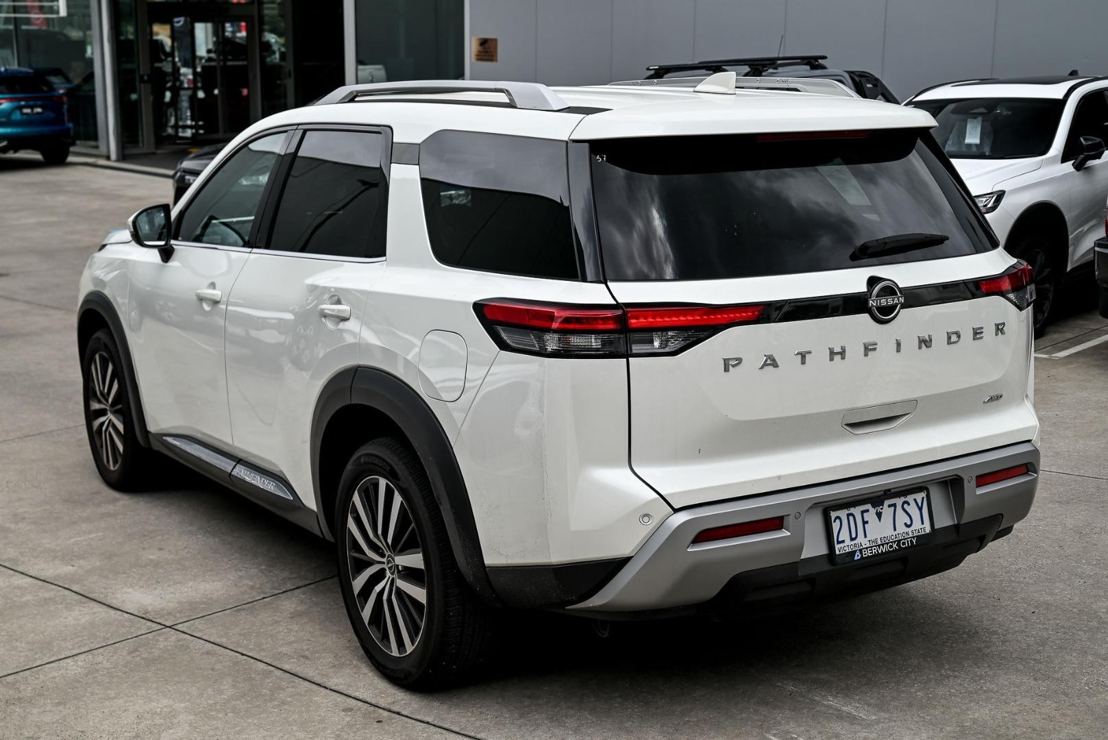 Nissan Pathfinder image 3