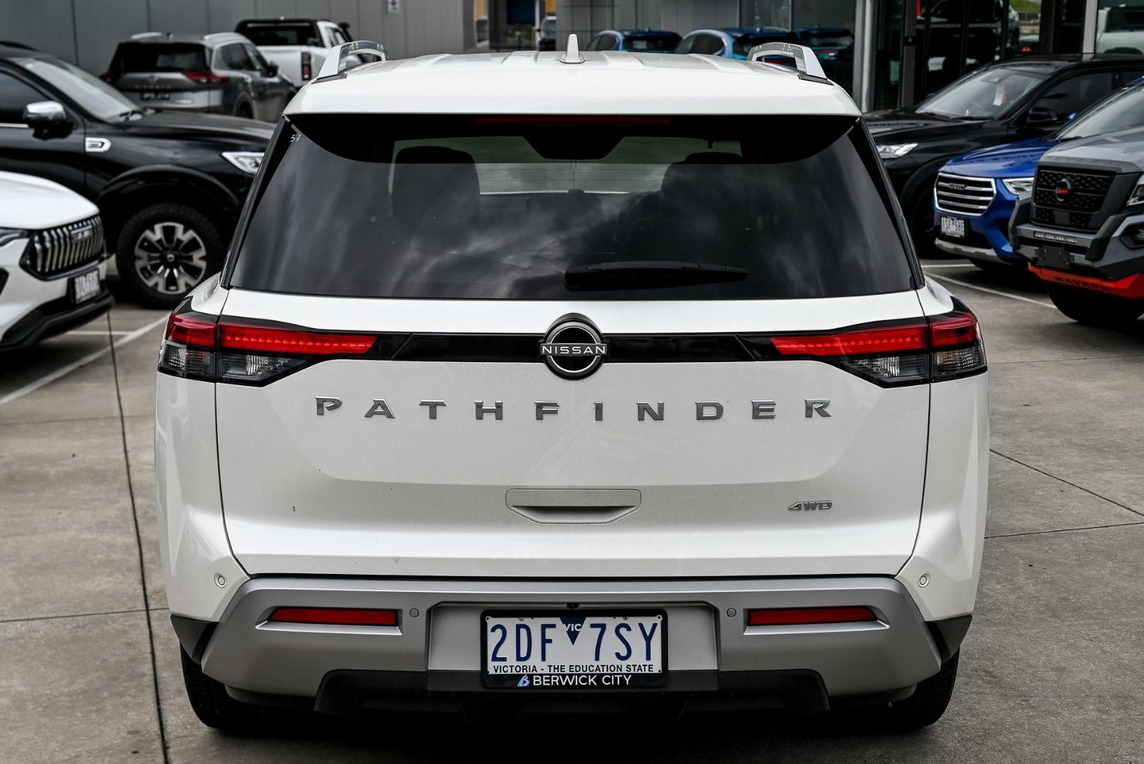 Nissan Pathfinder image 4