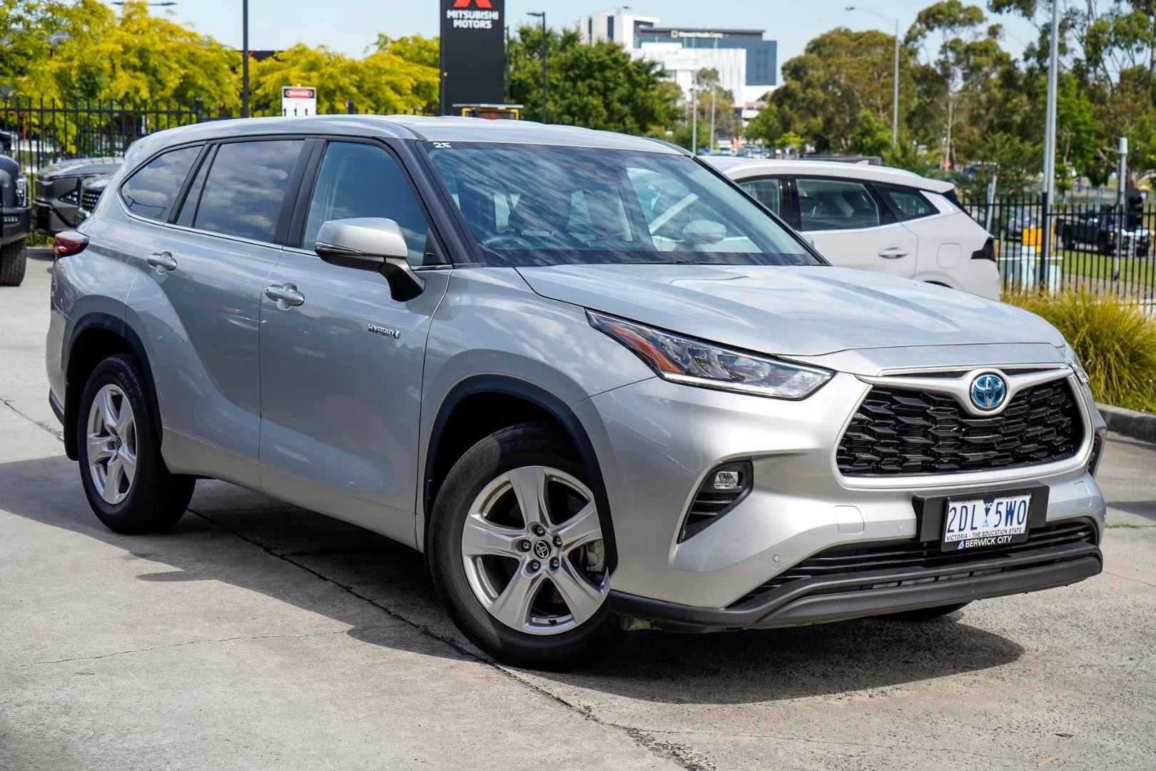 Toyota Kluger image 1