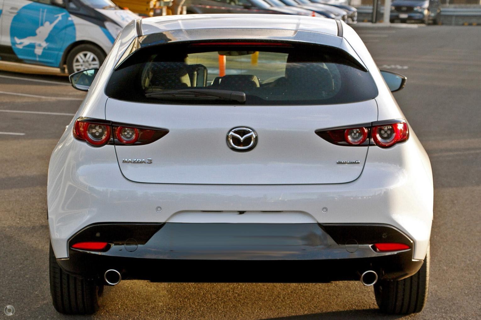 Mazda 3 image 2