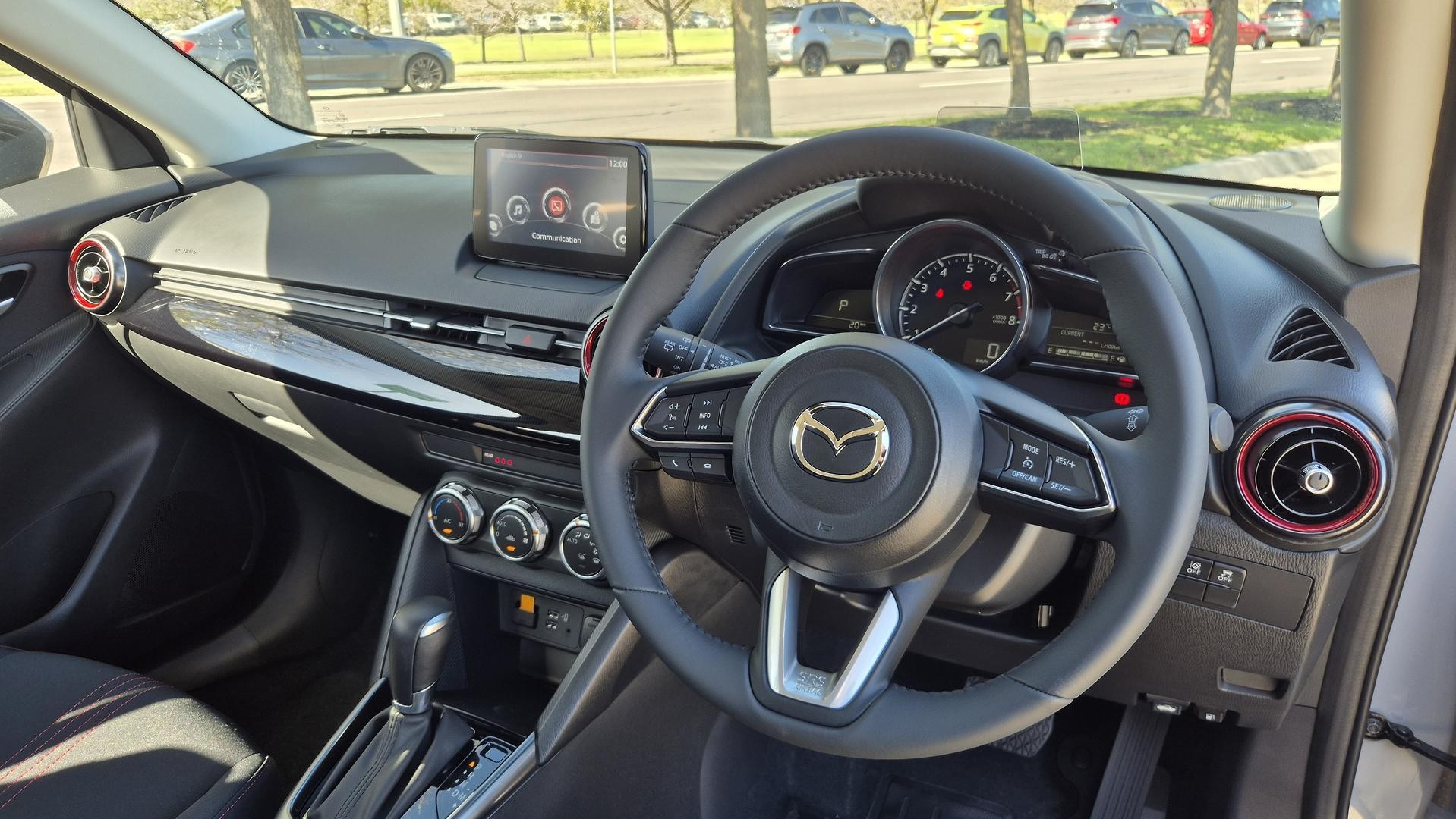 Mazda 2 image 2