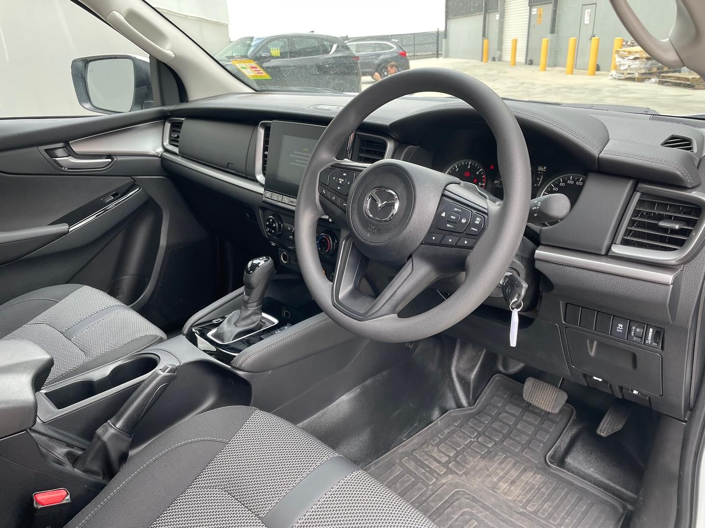 Mazda Bt-50 image 2