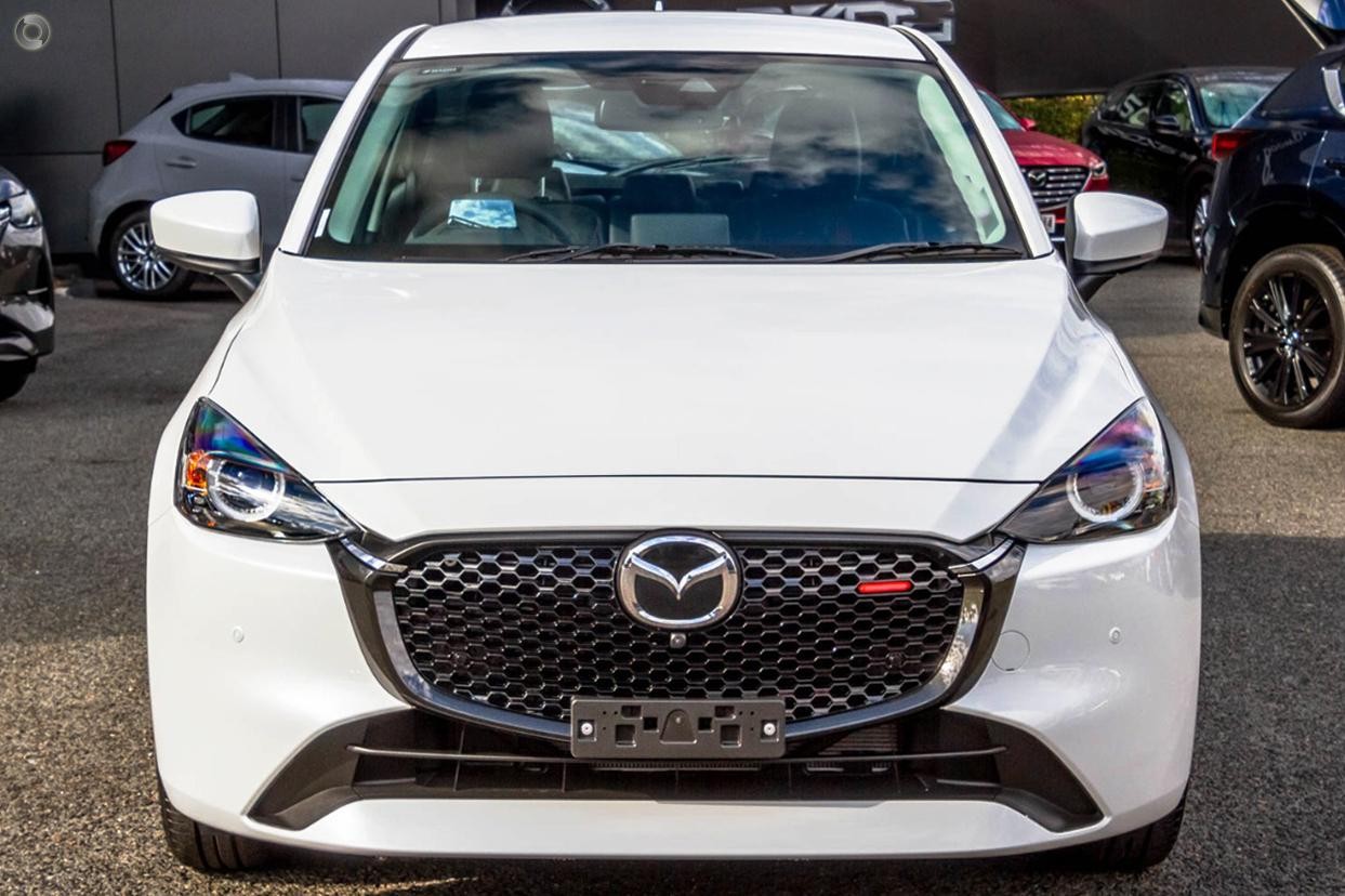 Mazda 2 image 2