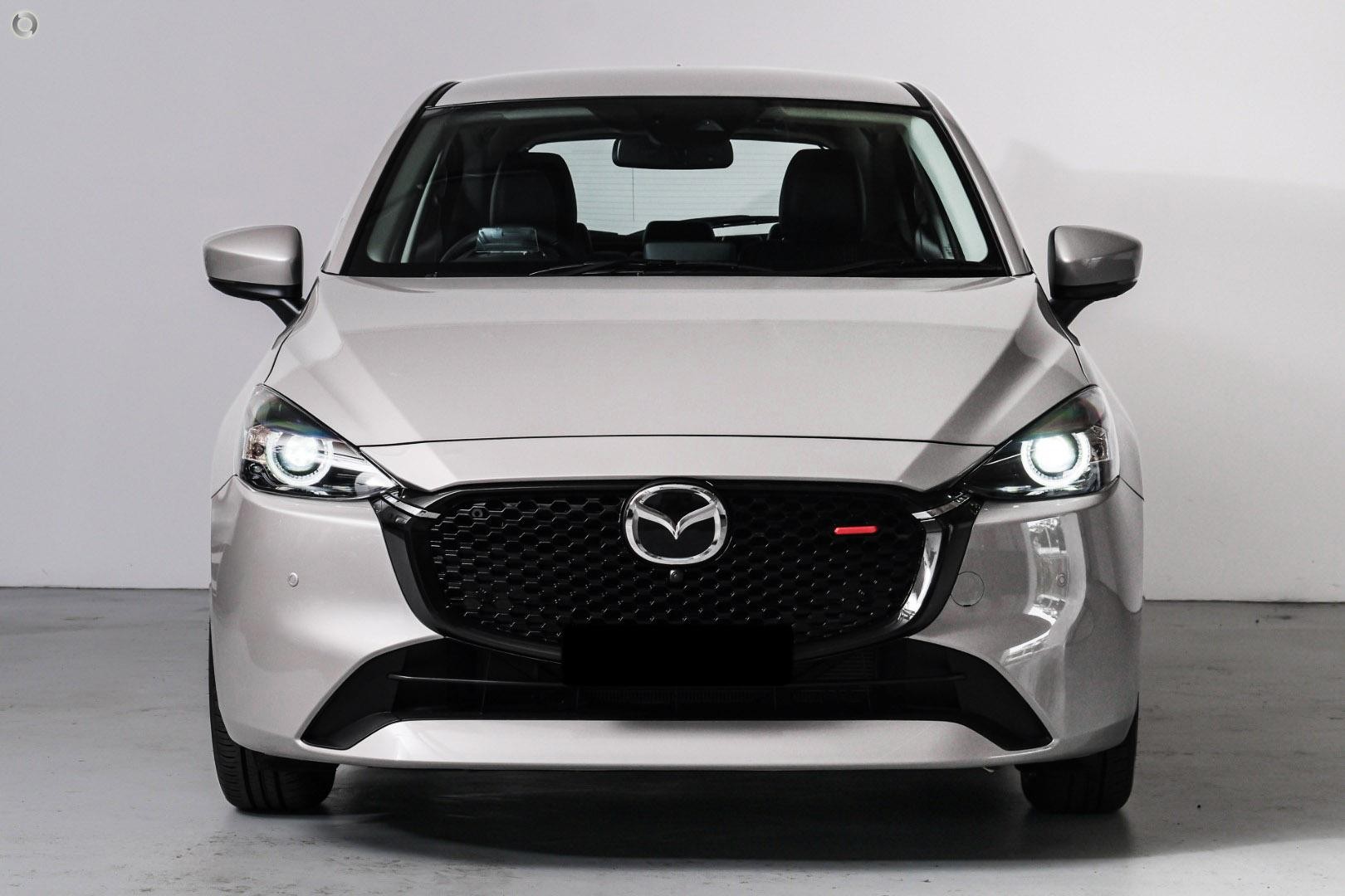 Mazda 2 image 2