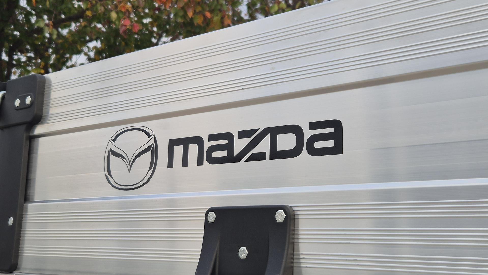 Mazda Bt-50 image 2