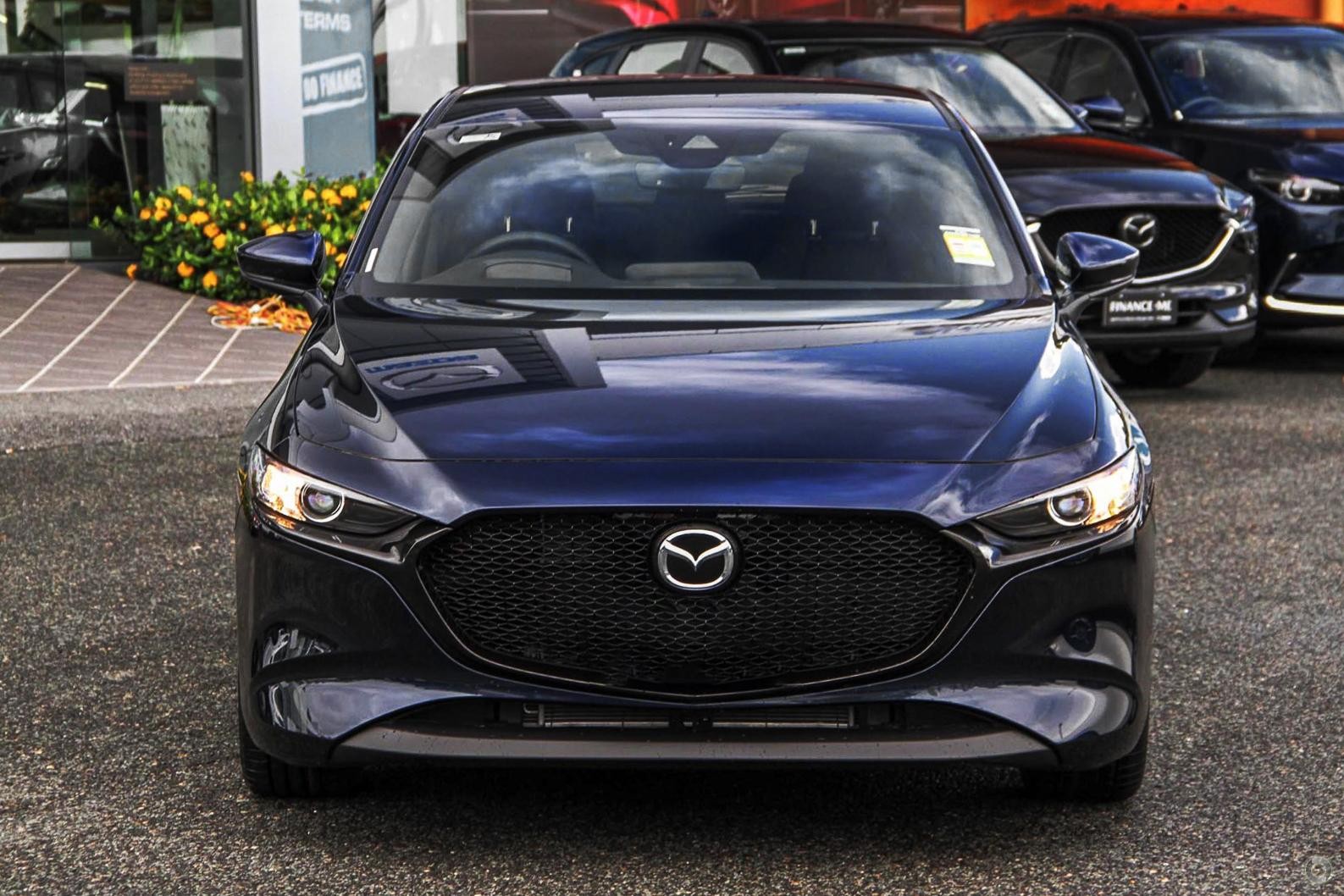 Mazda 3 image 2