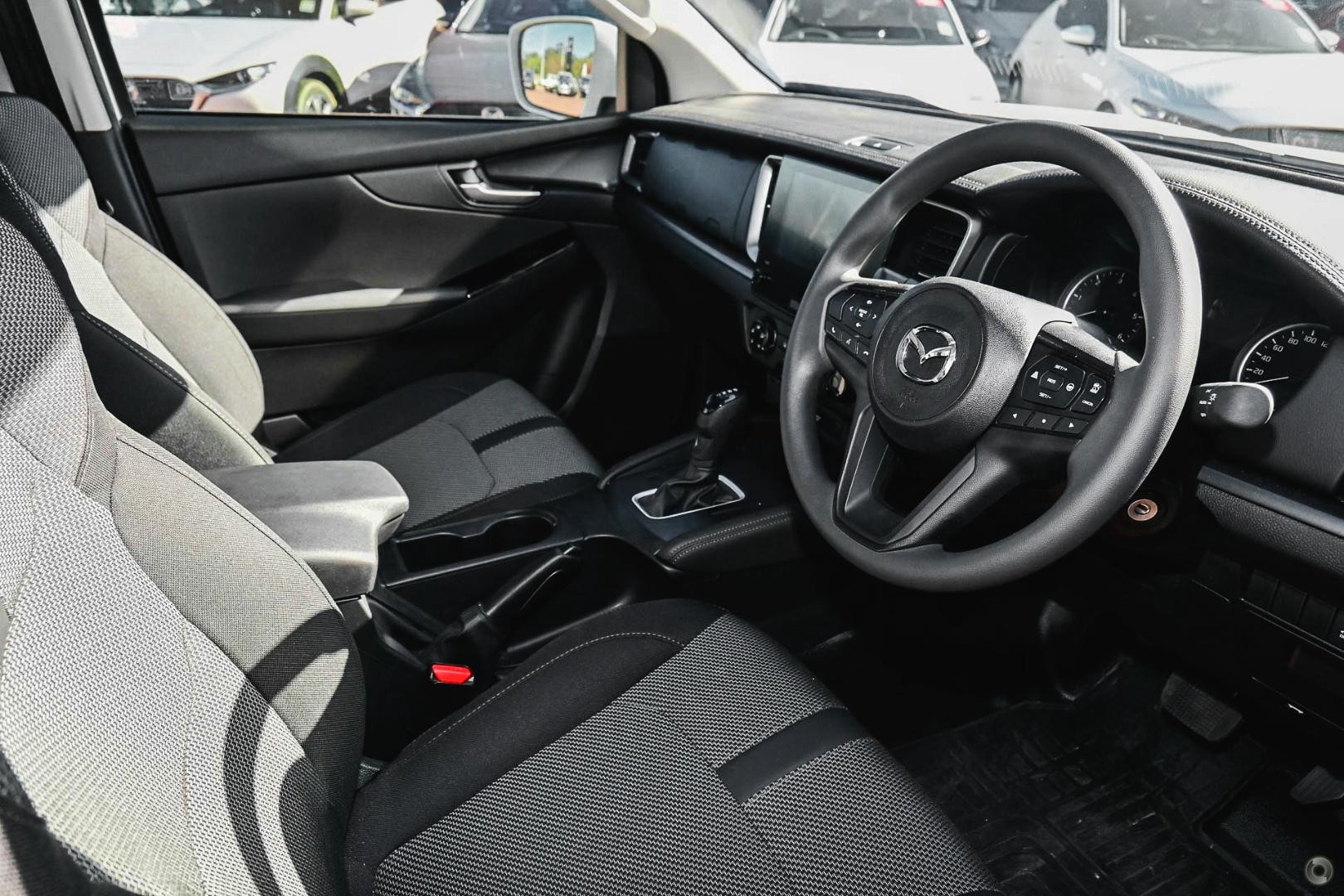 Mazda Bt-50 image 4