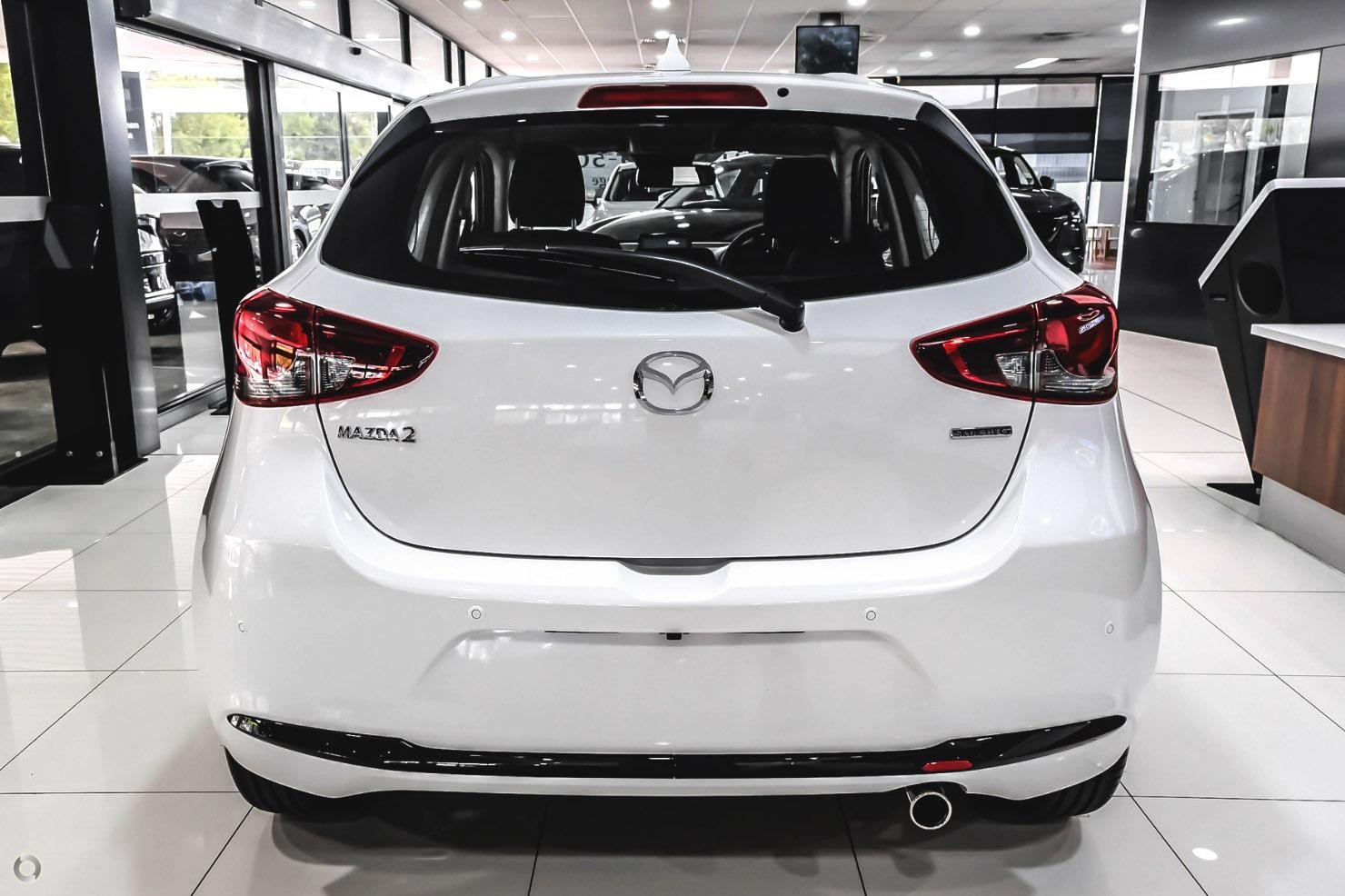 Mazda 2 image 2