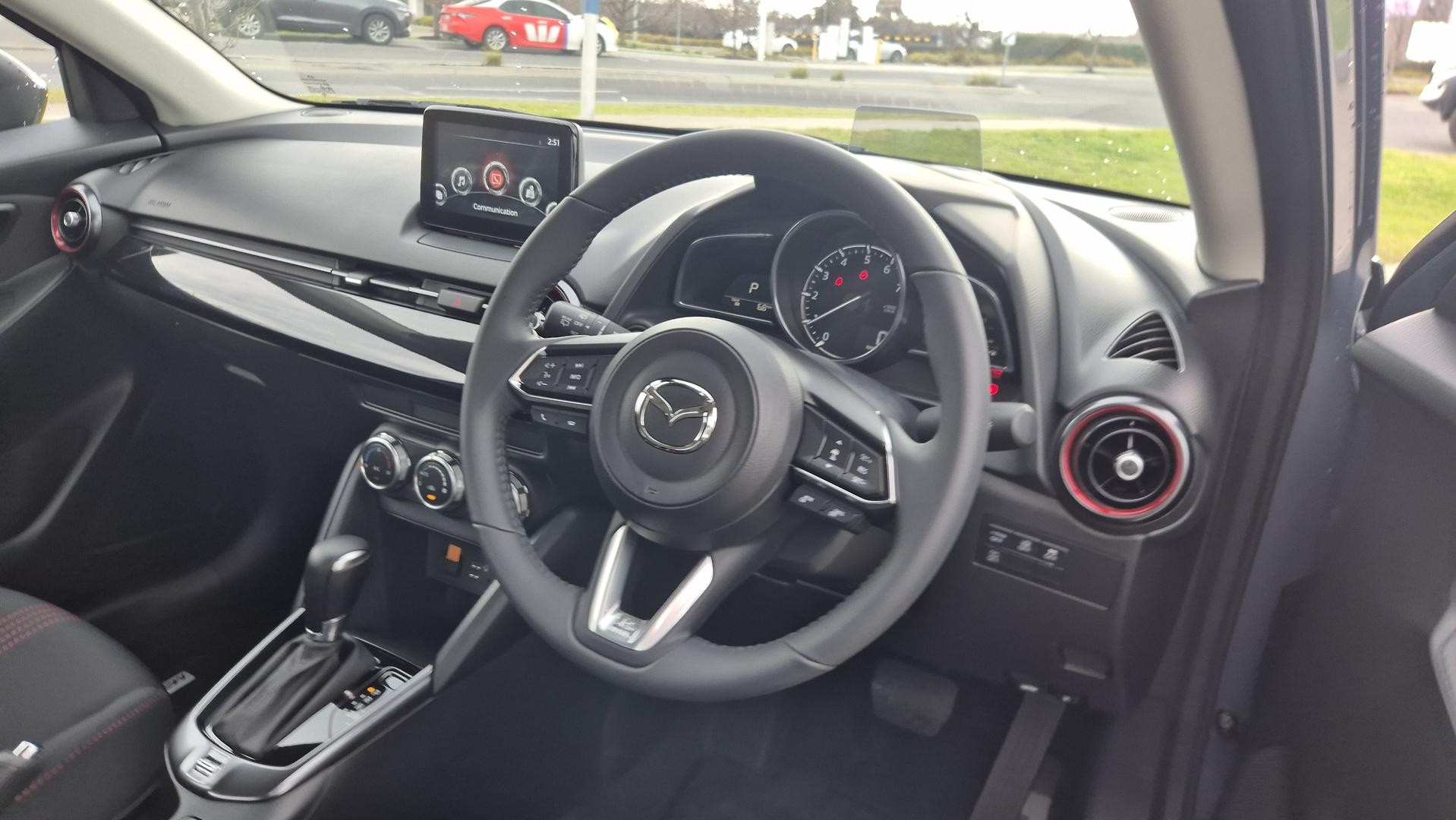 Mazda 2 image 2