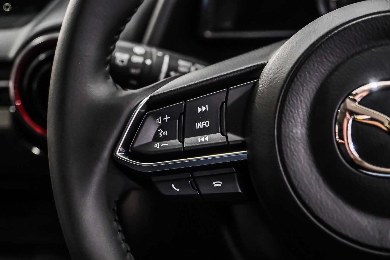 Mazda 2 image 2