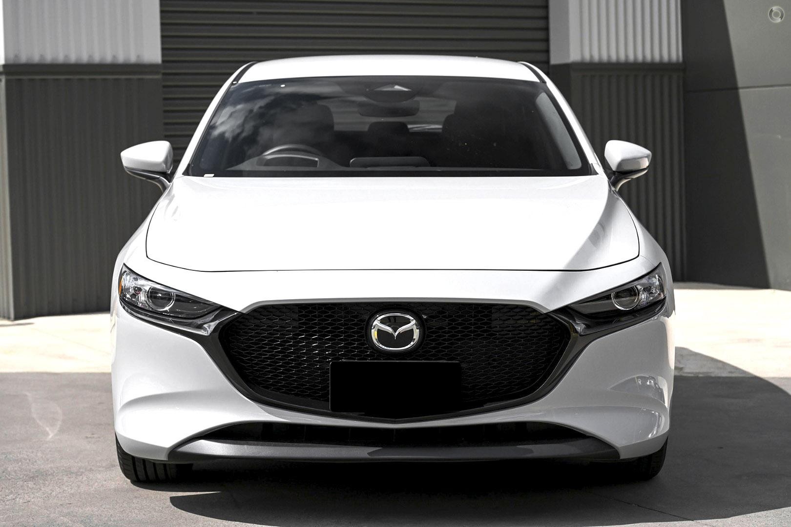 Mazda 3 image 2