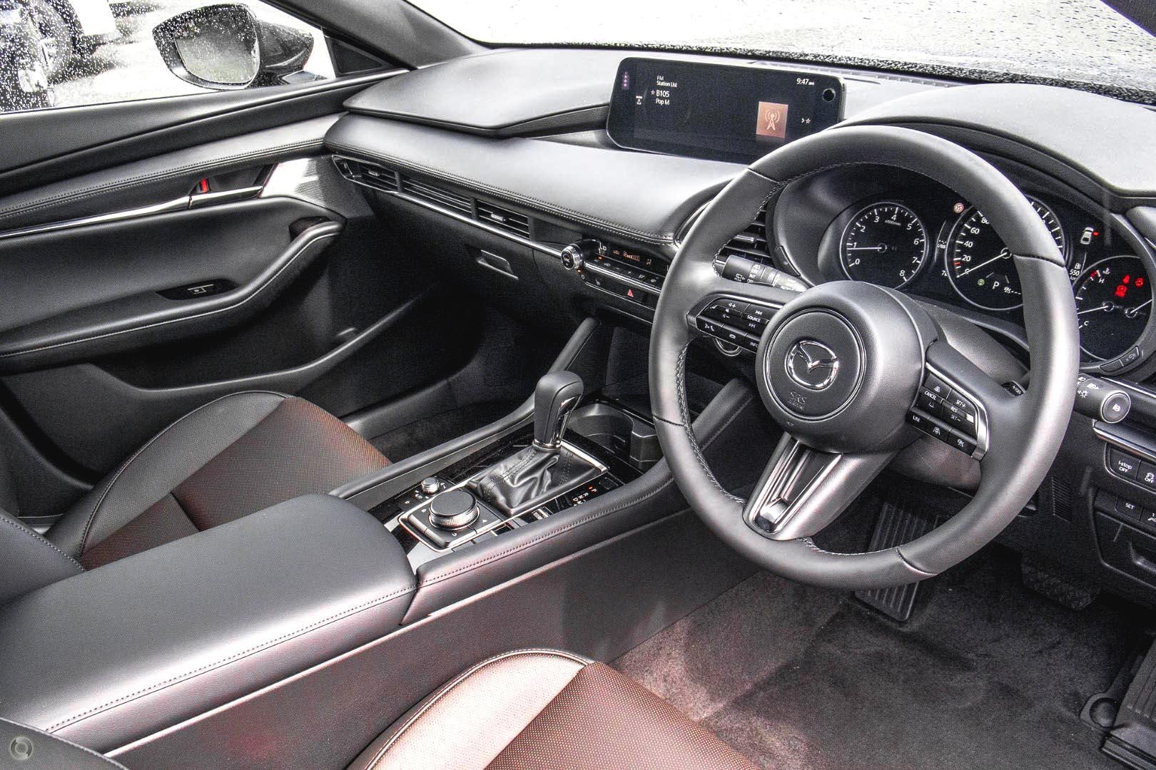 Mazda 3 image 2