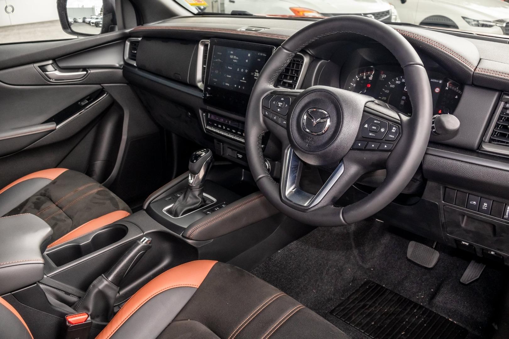 Mazda Bt-50 image 4