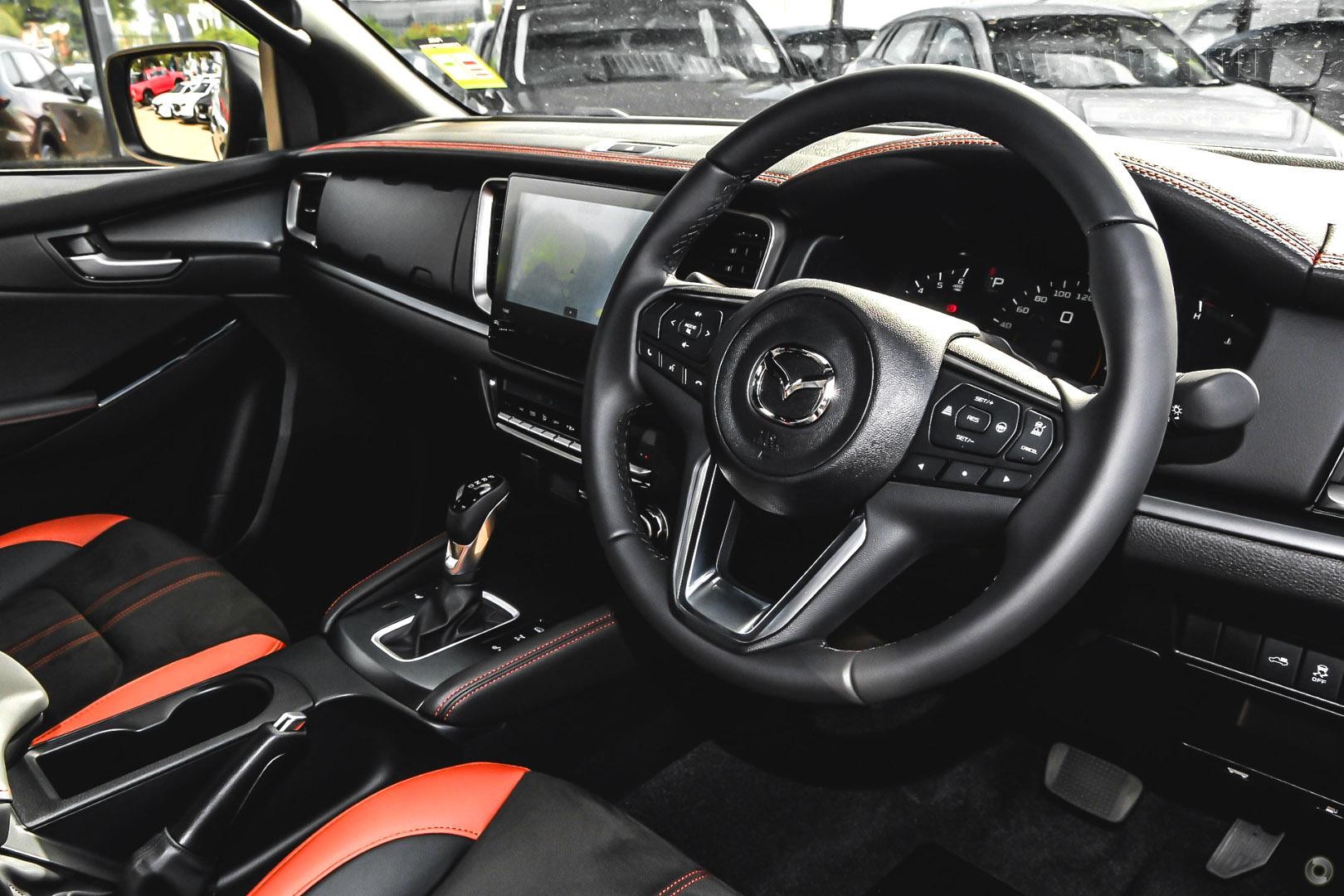 Mazda Bt-50 image 4