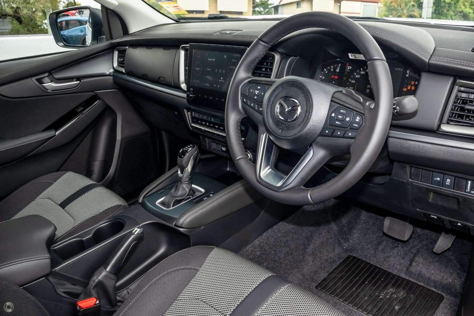 Mazda Bt-50 image 4