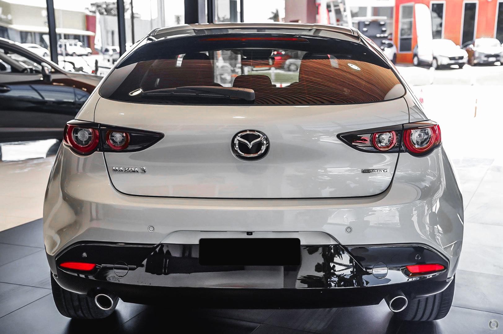 Mazda 3 image 2