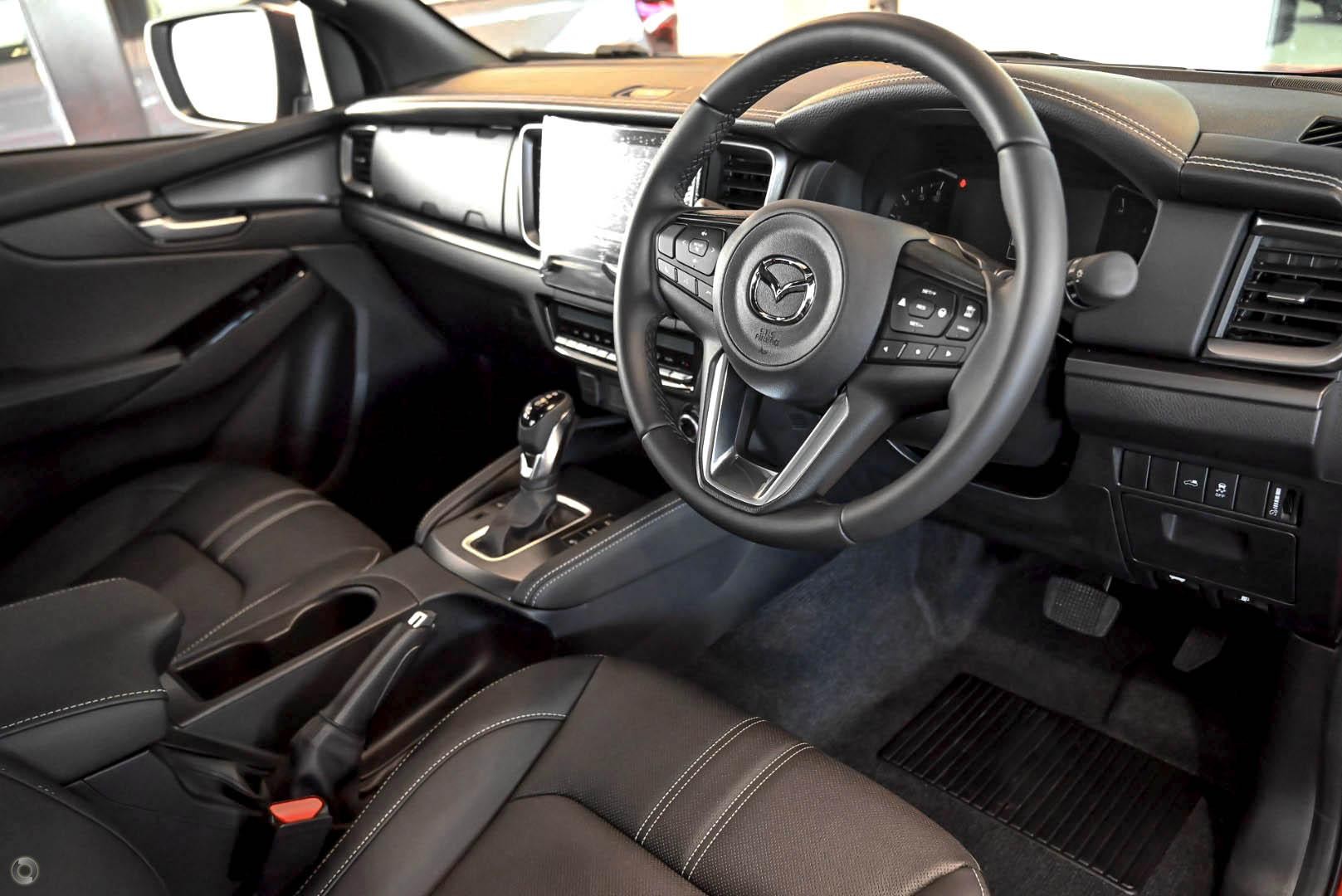Mazda Bt-50 image 2