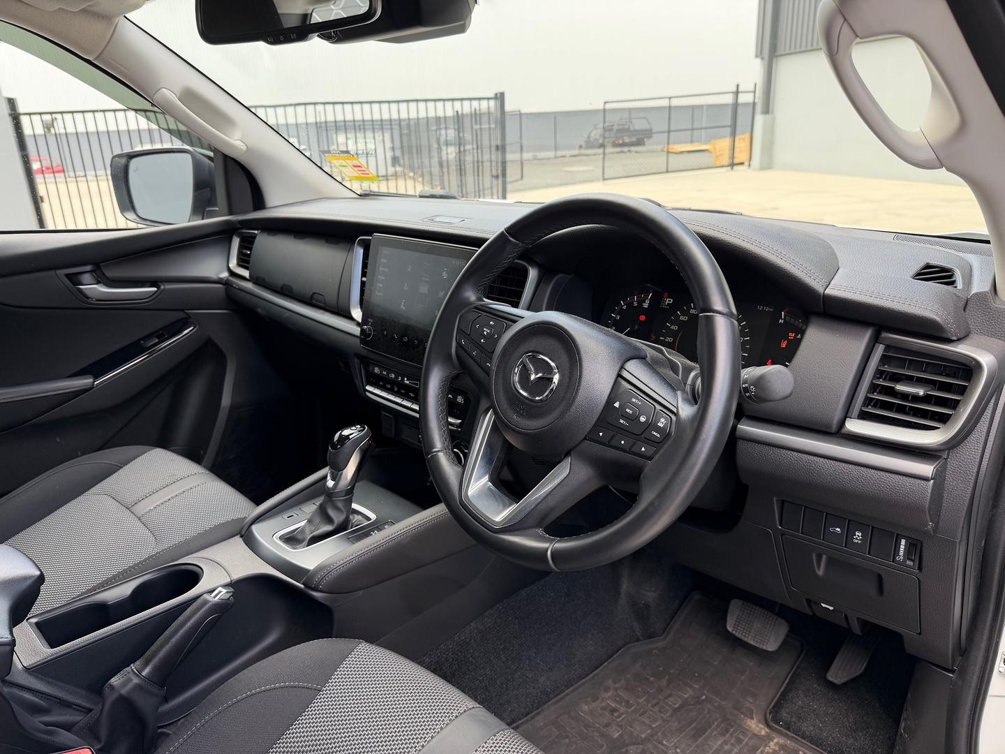 Mazda Bt-50 image 2