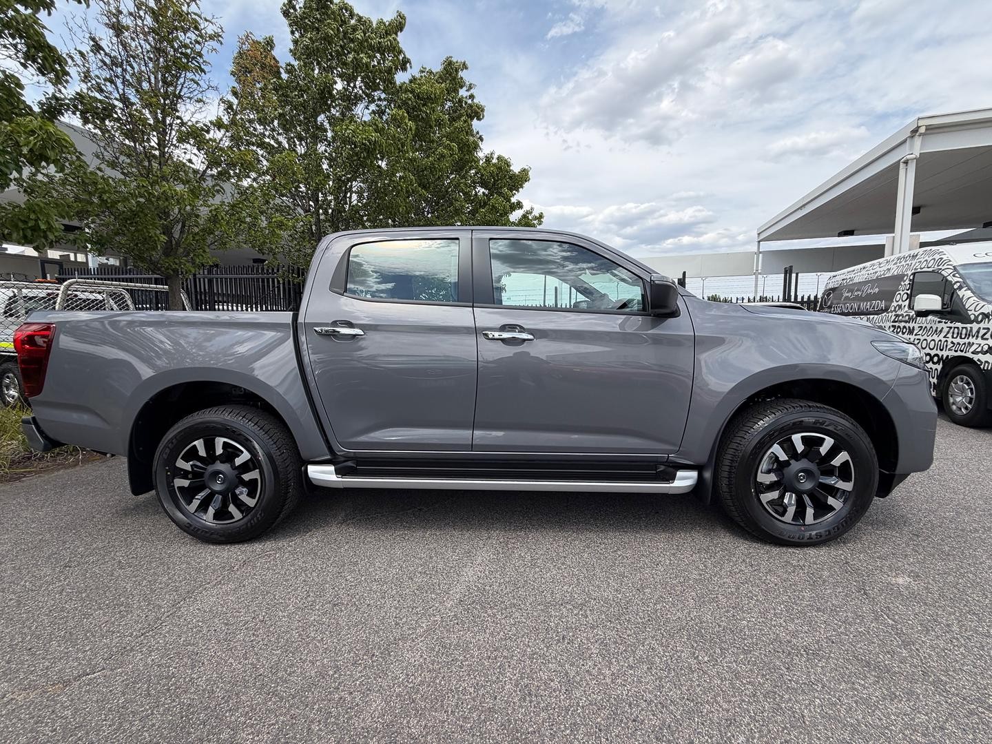 Mazda Bt-50 image 2