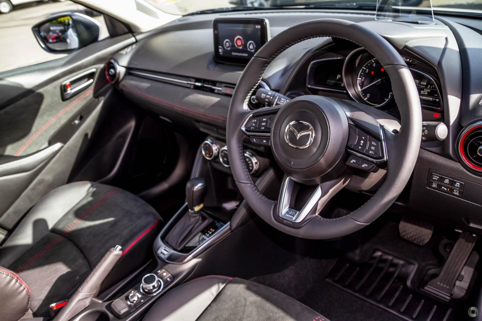 Mazda 2 image 4