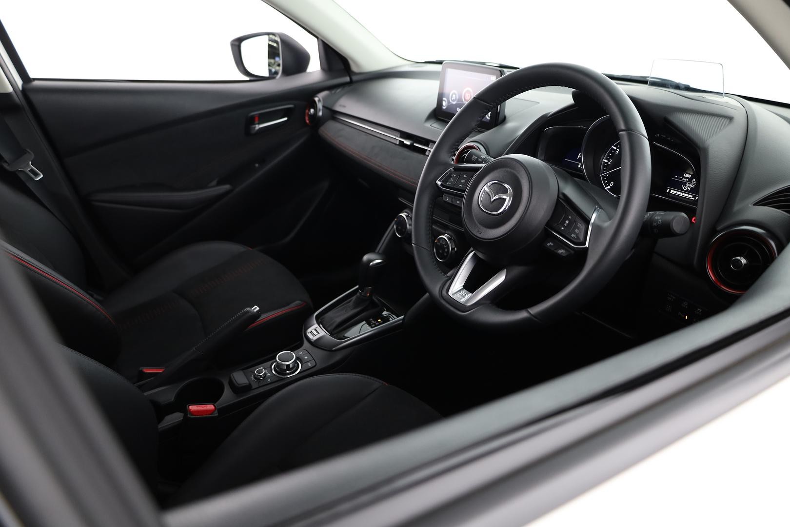 Mazda 2 image 4