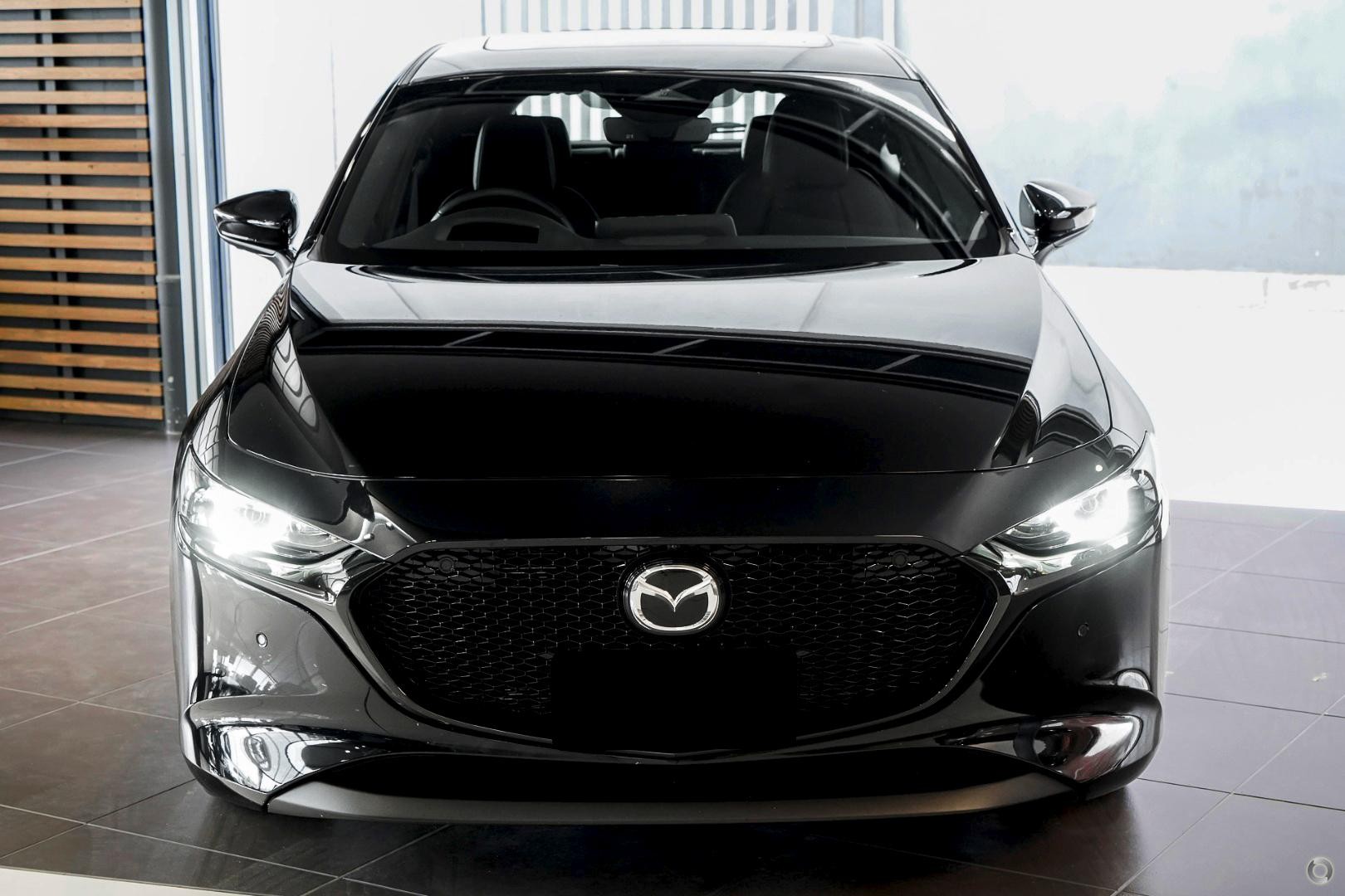 Mazda 3 image 2