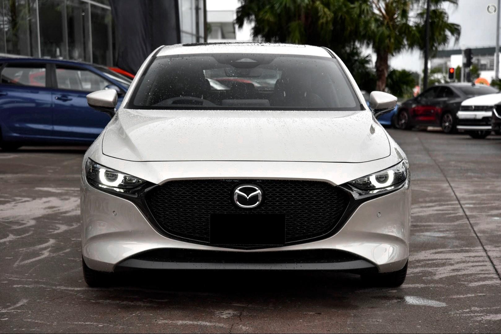 Mazda 3 image 2