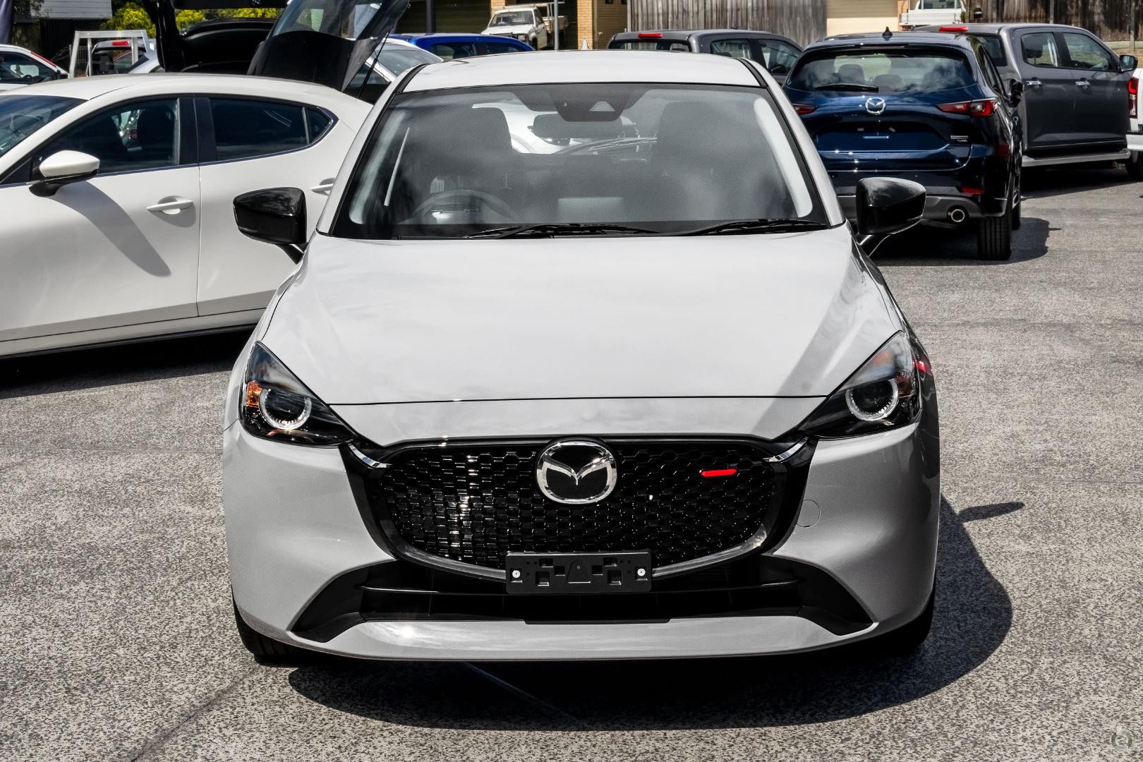 Mazda 2 image 2