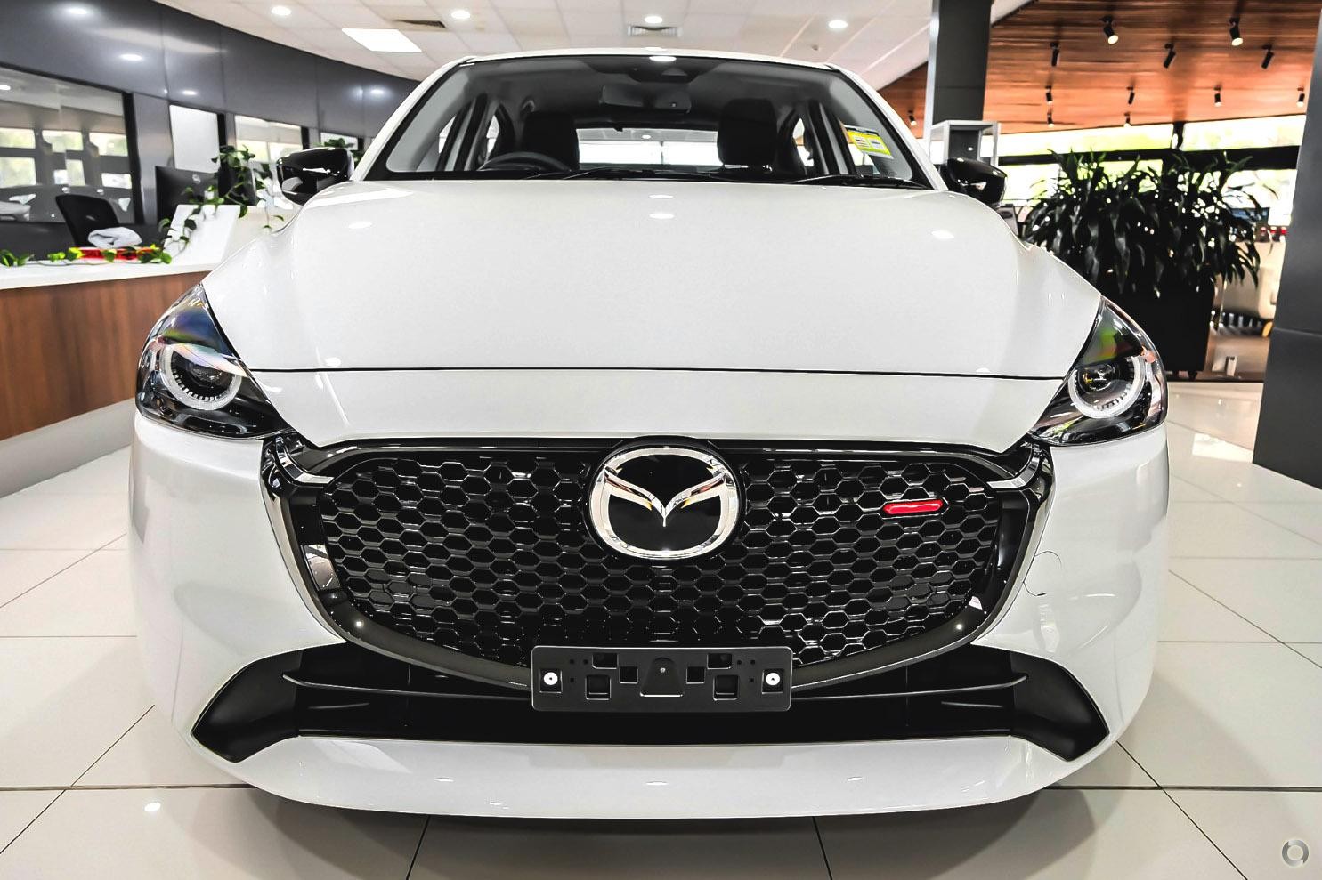 Mazda 2 image 2