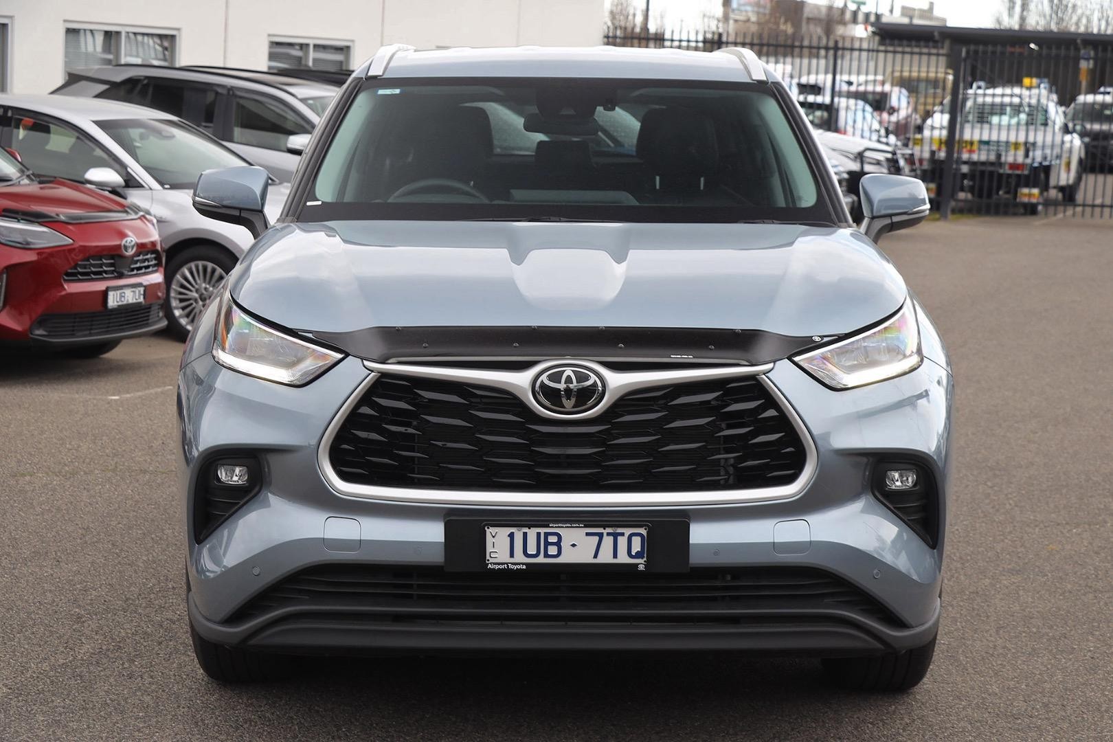Toyota Kluger image 3