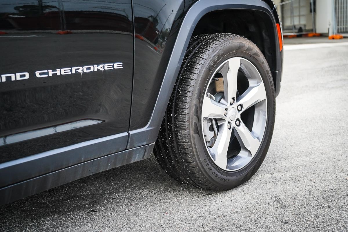 Jeep Grand Cherokee image 3