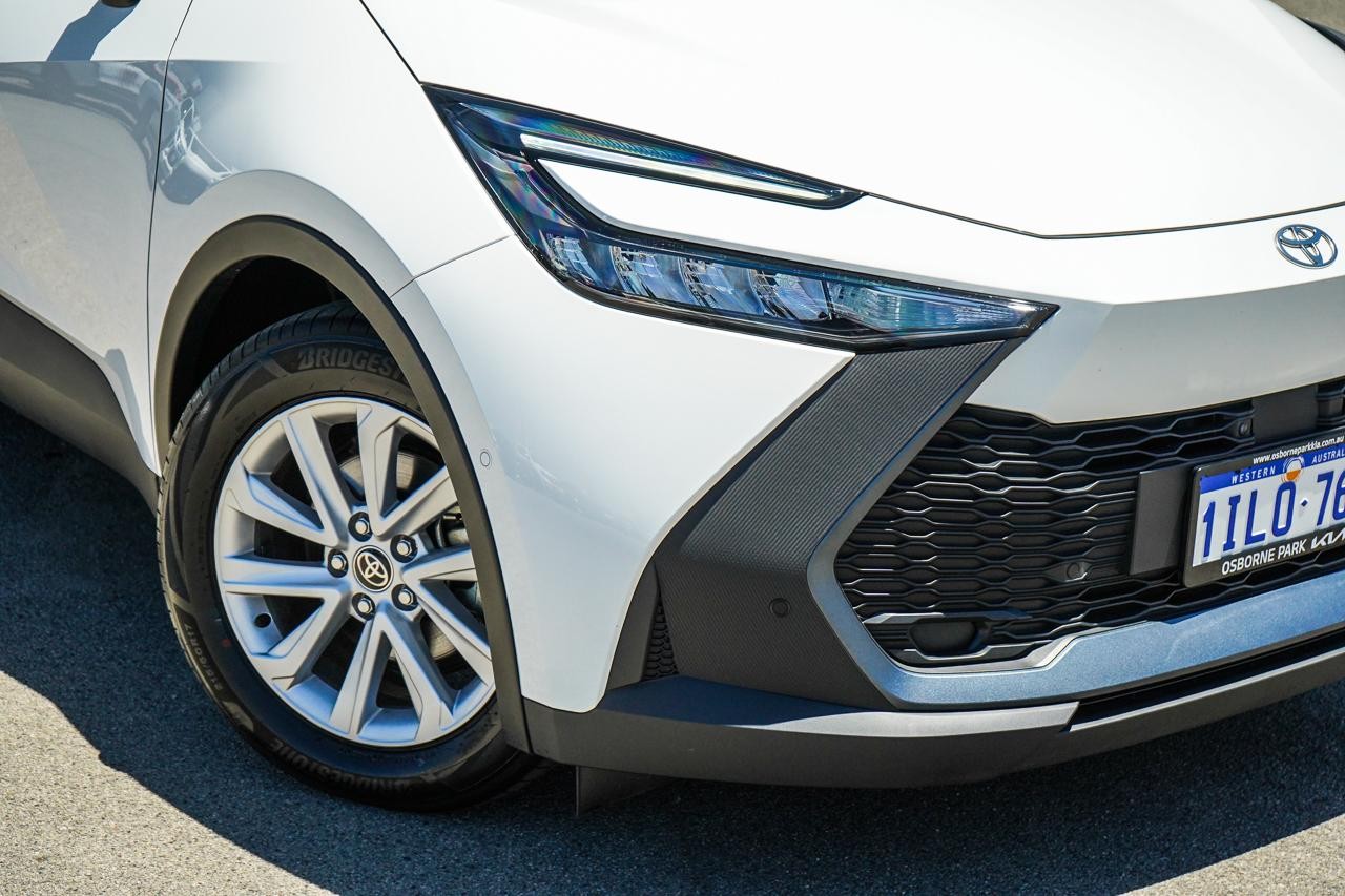 Toyota C-hr image 2