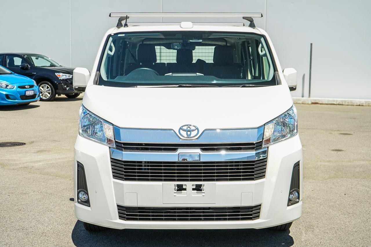 Toyota Hiace image 3