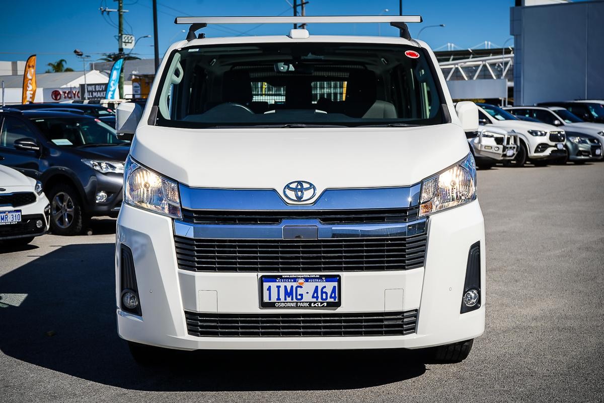 Toyota Hiace image 4