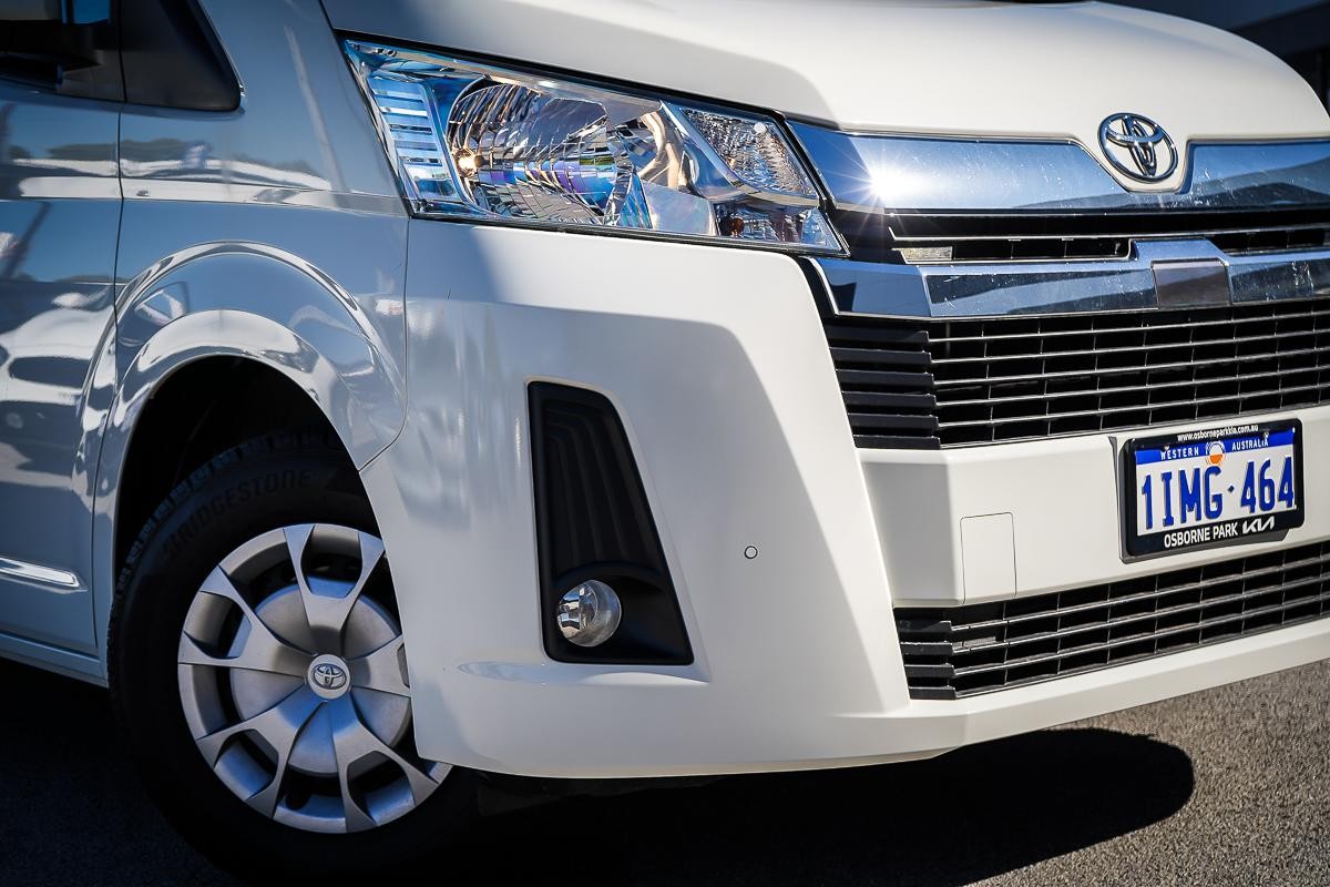 Toyota Hiace image 2