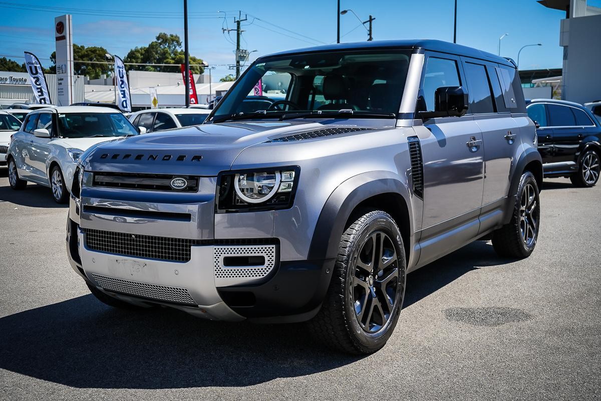 Land Rover Defender image 3