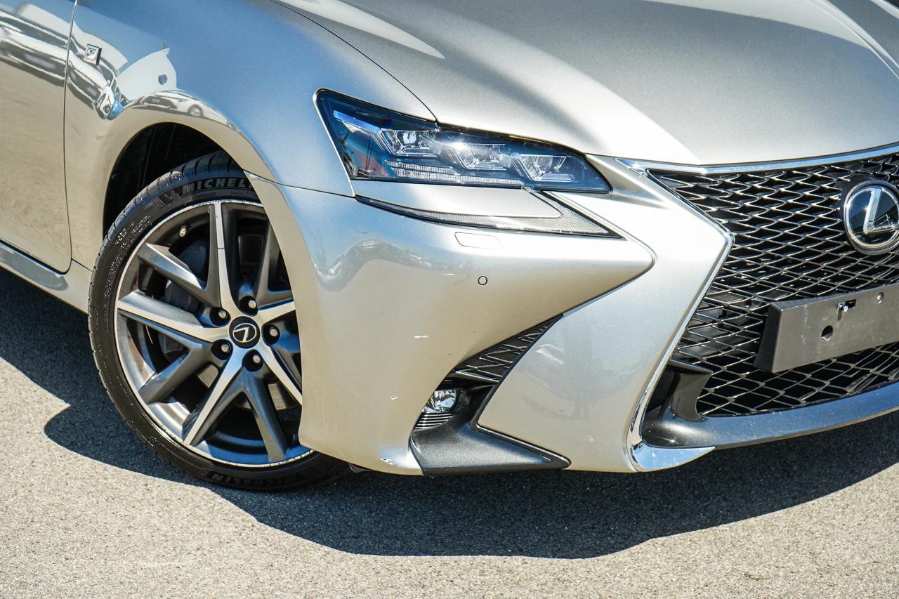 Lexus Gs image 2