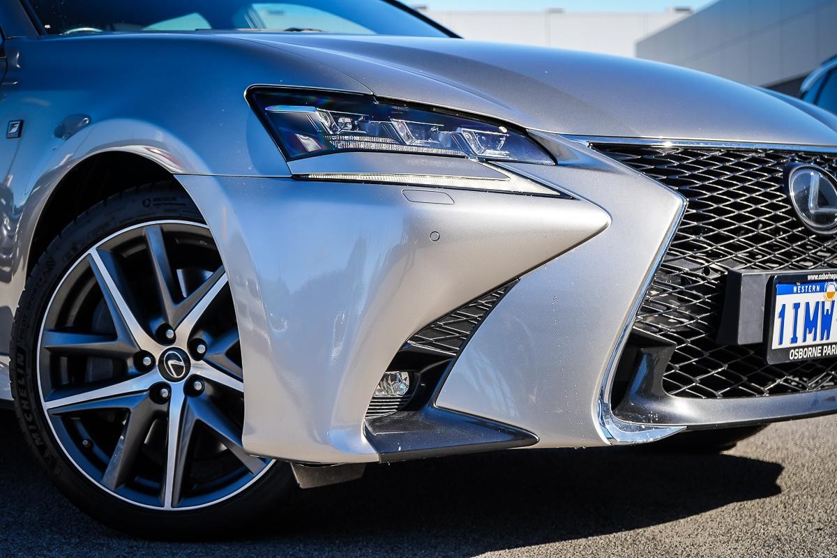 Lexus Gs image 2