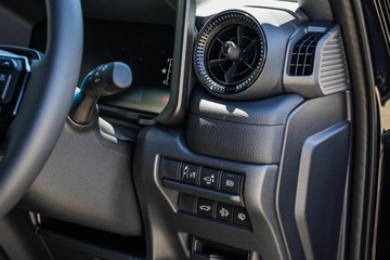 https://dvg-vehicle-assets.s3.amazonaws.com/1200129/770ow48luyyi0otxf240cgguk.jpg