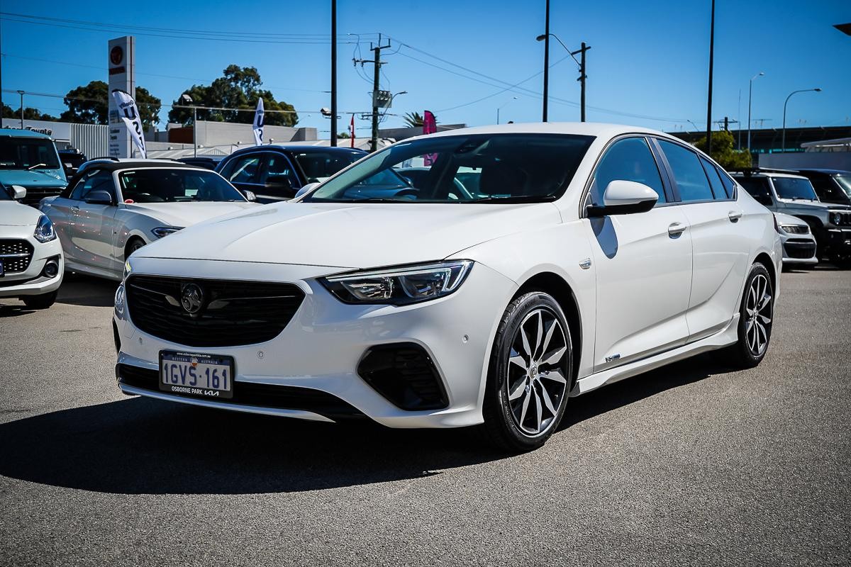 Holden Commodore image 3