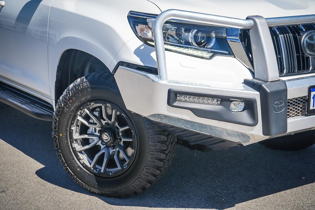 Toyota Landcruiser Prado image 2