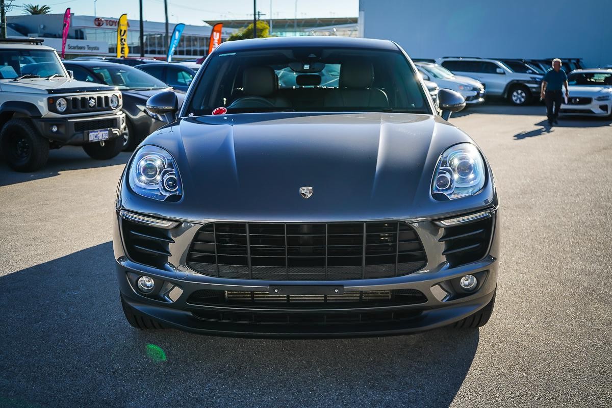 Porsche Macan image 2