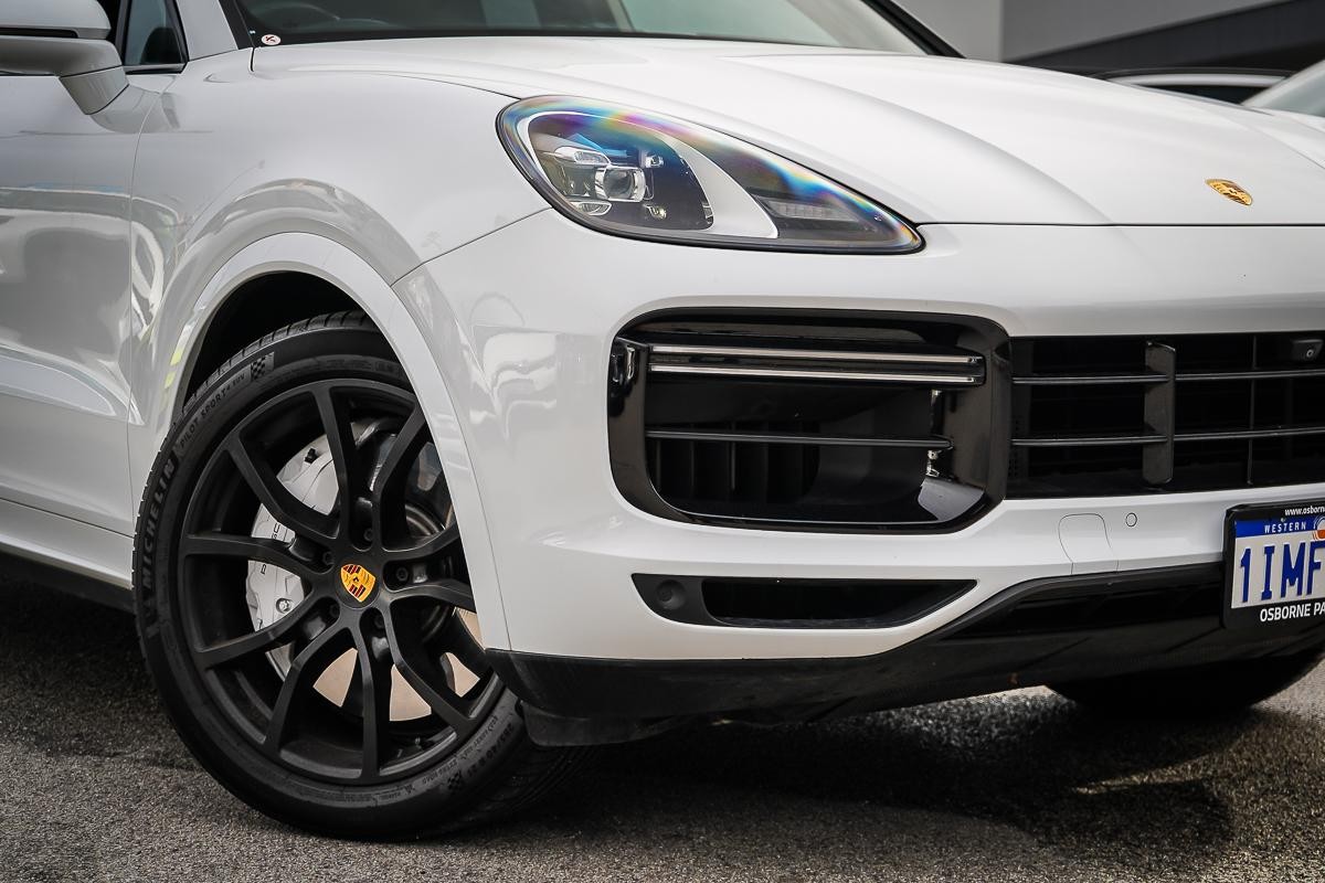 Porsche Cayenne image 2