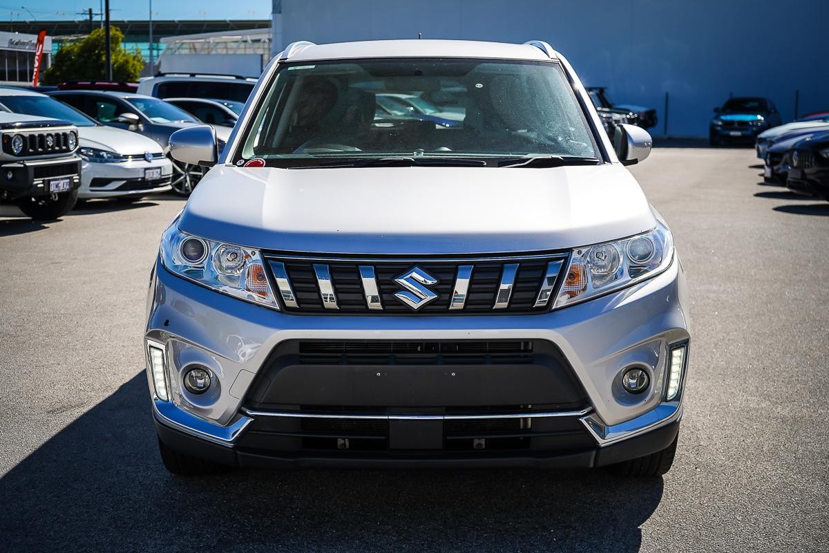 Suzuki Vitara image 2