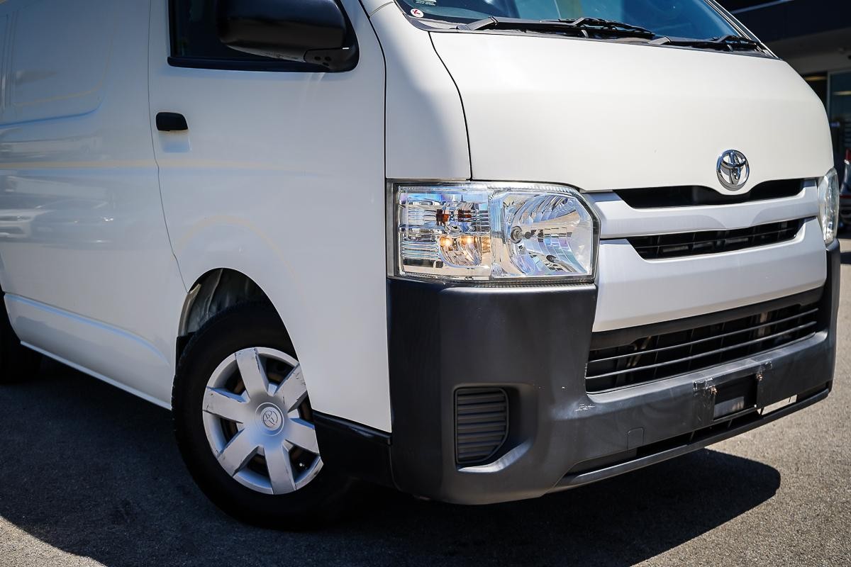 Toyota Hiace image 2