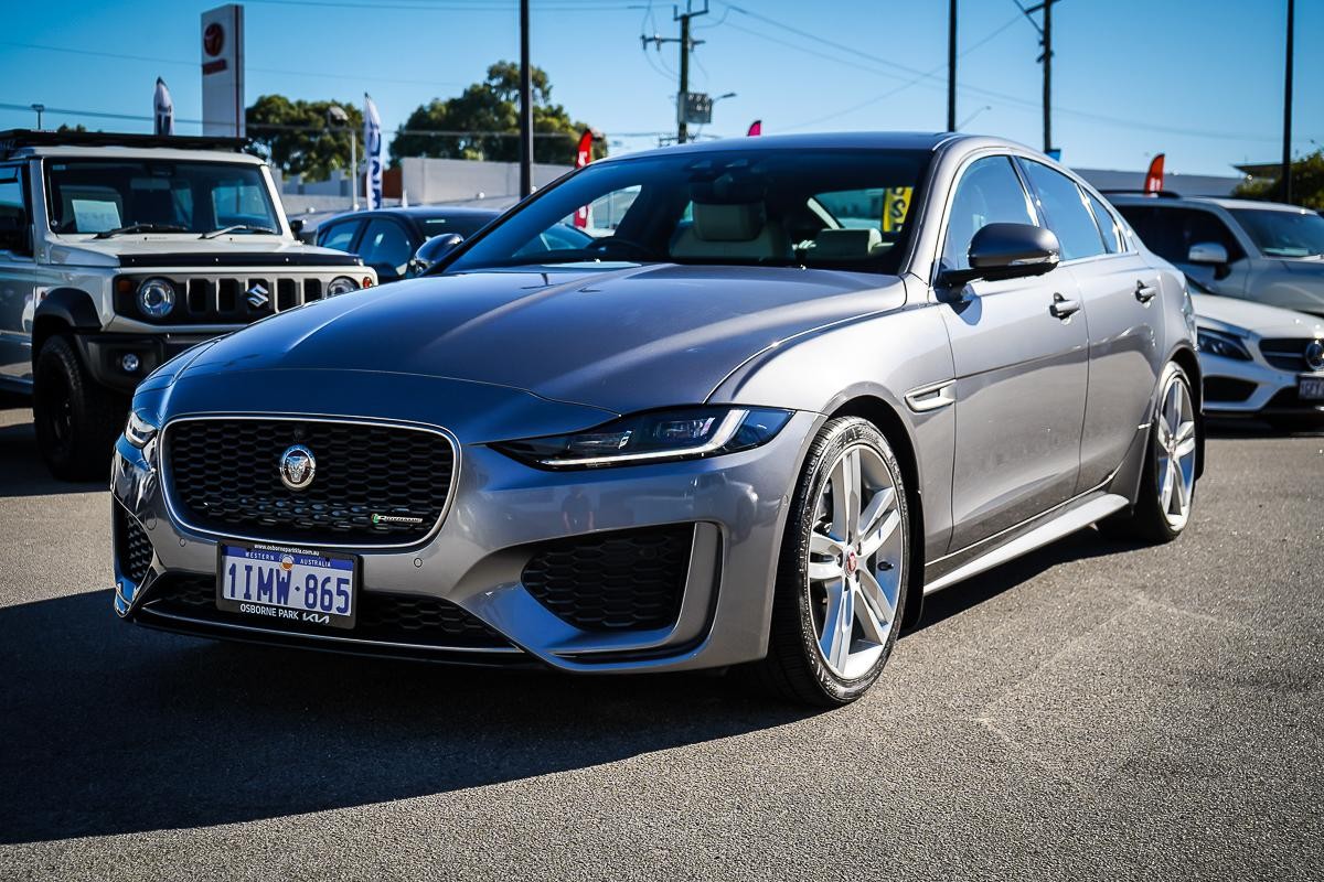 Jaguar Xe image 3