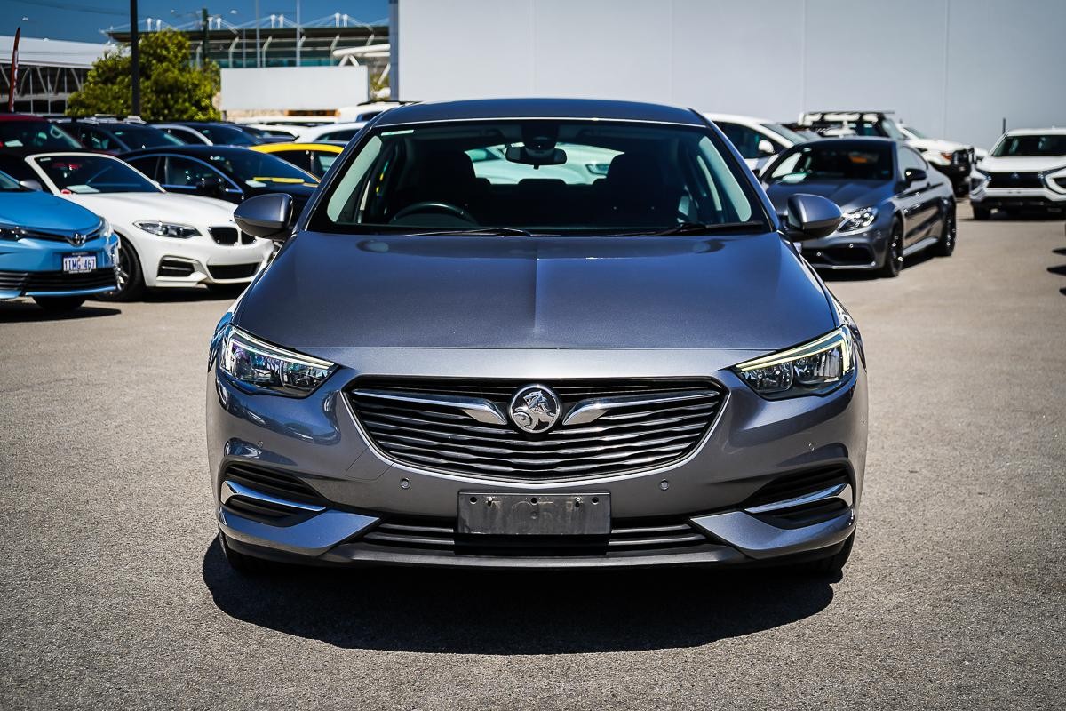 Holden Commodore image 4