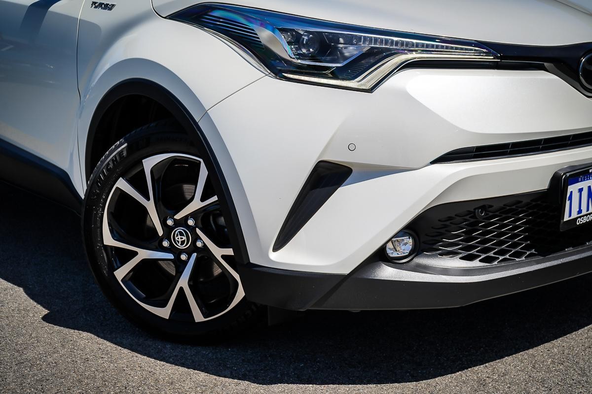 Toyota C-hr image 2